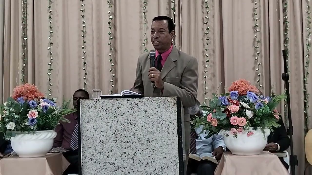 PASTOR ANTONIO MARCOS CANTANDO O HINO DA HARPA CRISTAO