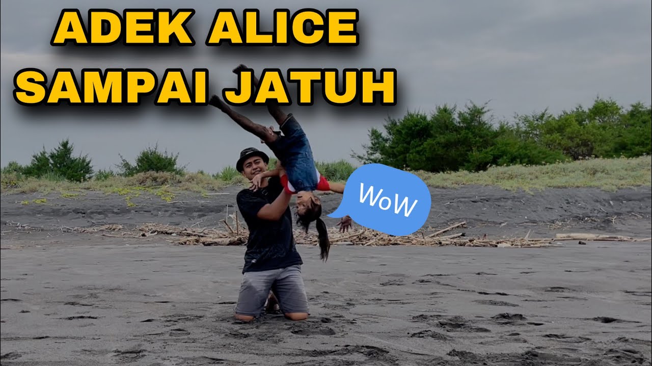 BAHAGIANYA ADEK ALICE MAINAN PASIR DI PANTAI