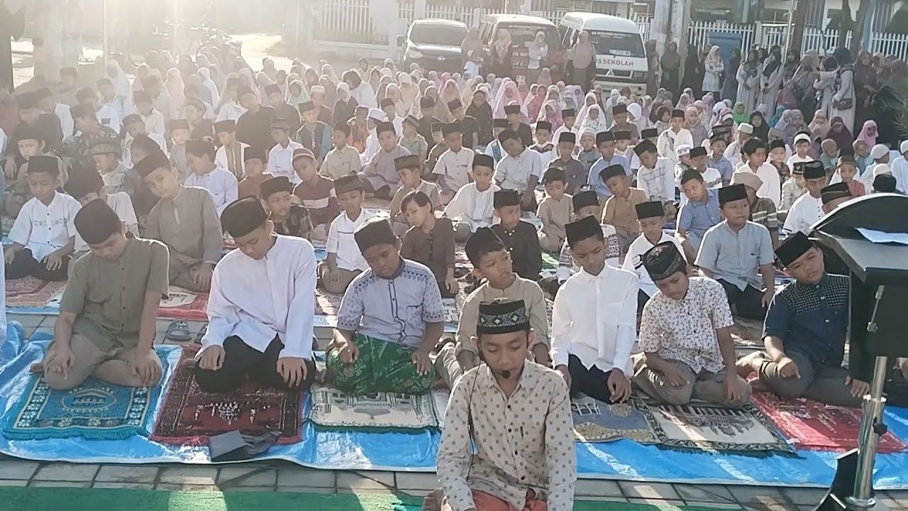 LATIHAN SHOLAT IDUL FITRI SD MUHAMMADYAH AMBULU JEMBER II 140326