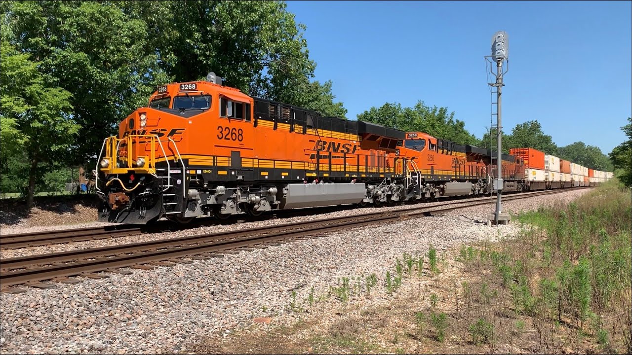 Chugging GEVO’s! Fresh BNSF 3268 ES44C4 Throttle up ES44C4 Trio on Intermodal