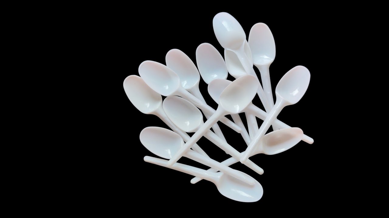 Декор стен из пластиковых ложек // Лучшее из отходов