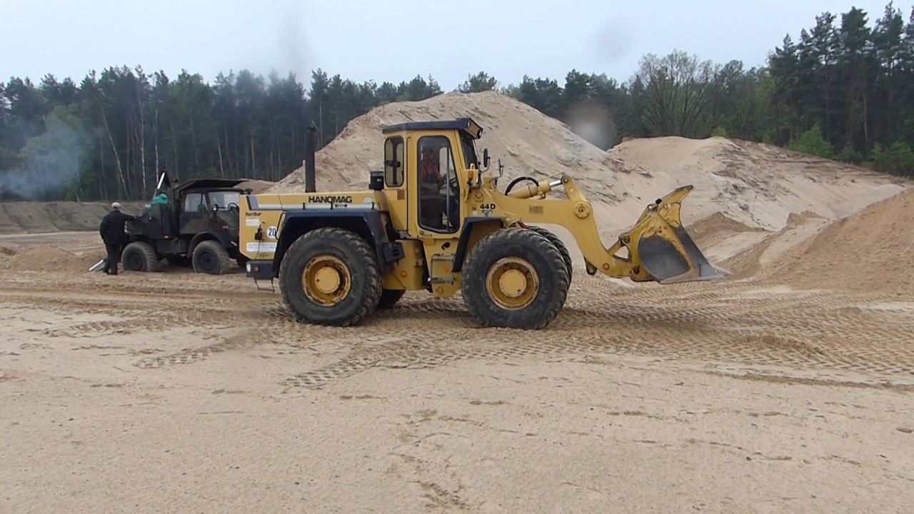 Germendorf 2017 Hanomag 44 D belädt Unterflur-Büssing und IVECO-Hauber luftgekühlt von 1990