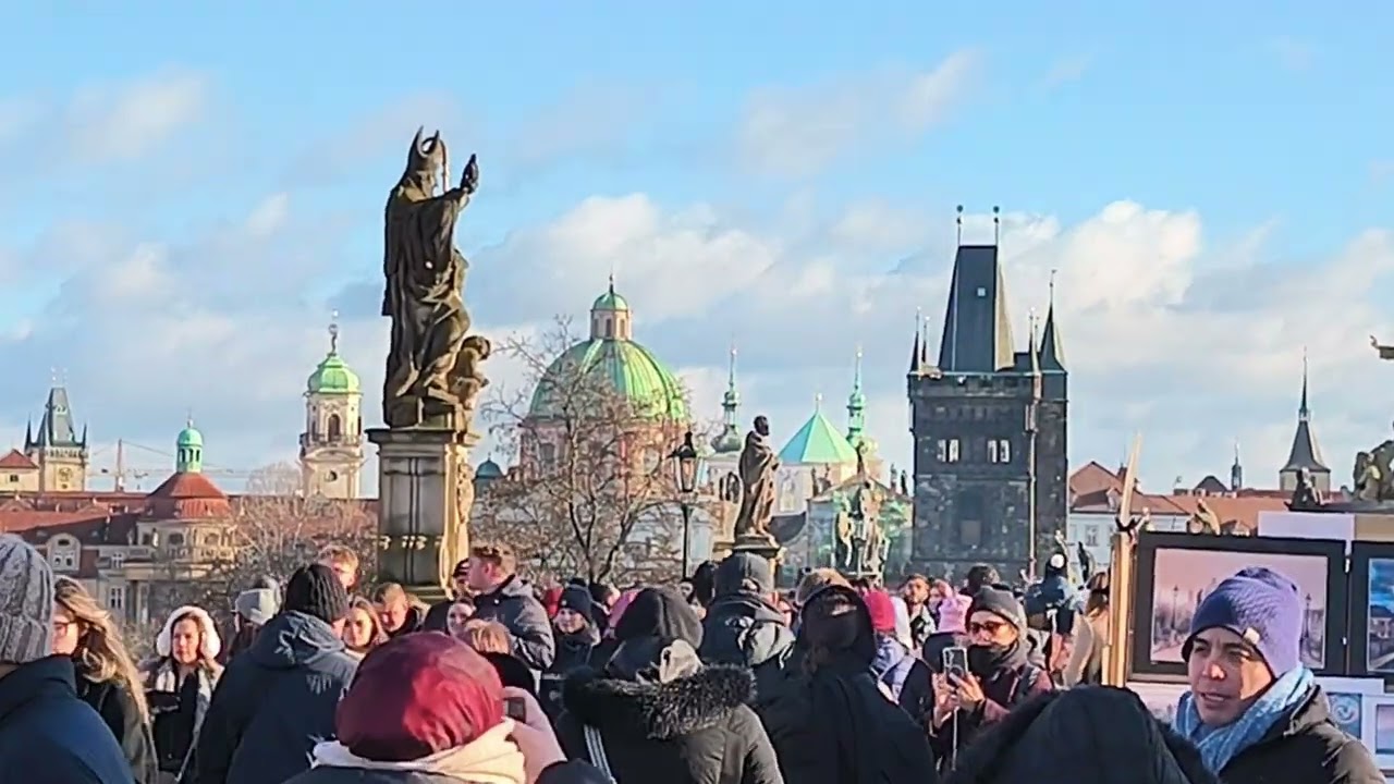 Prag 2025/26 zwischen Weihnachten und Silvester. Unglaublich, wie viele Menschen dort sind.
