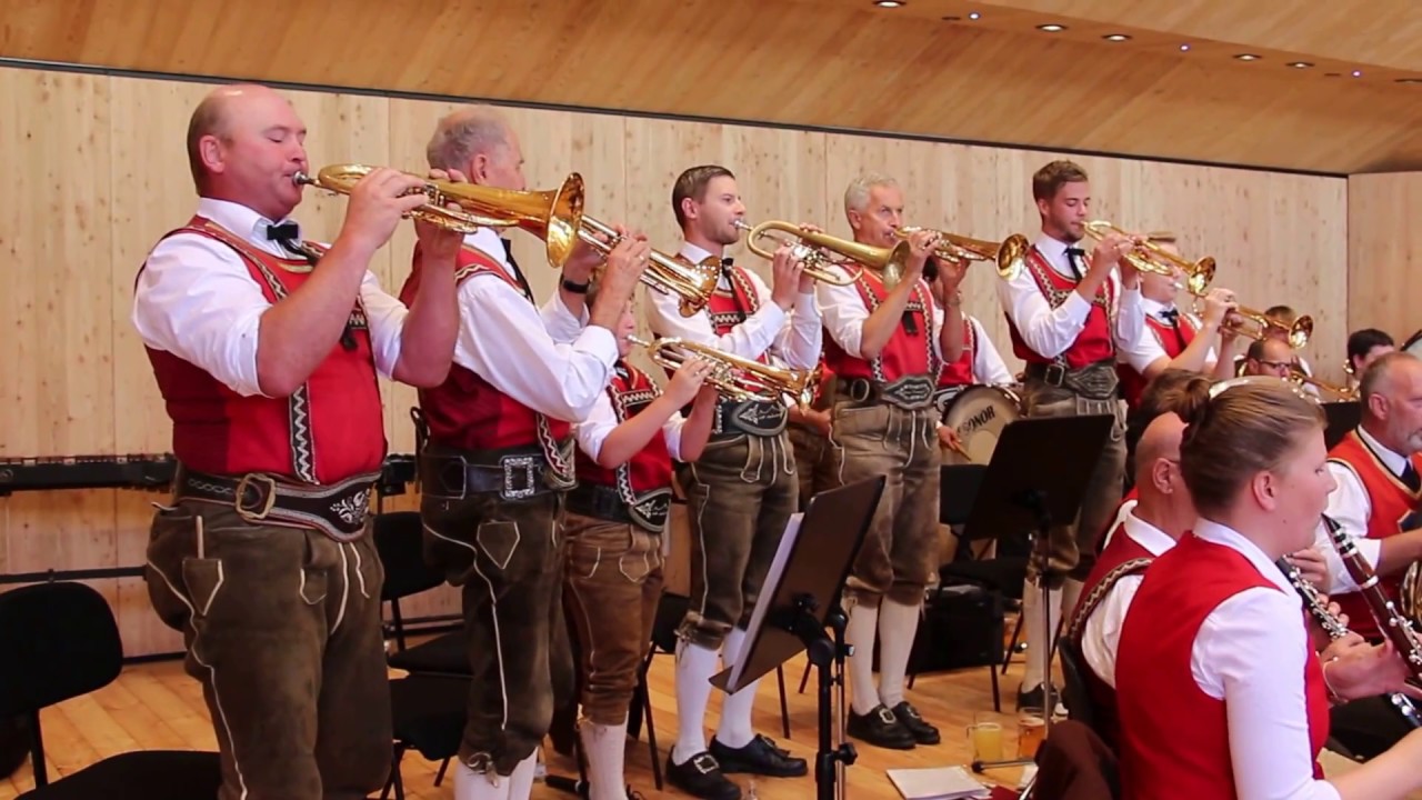 Military Escort - Trachtenmusikkapelle Neukirchen