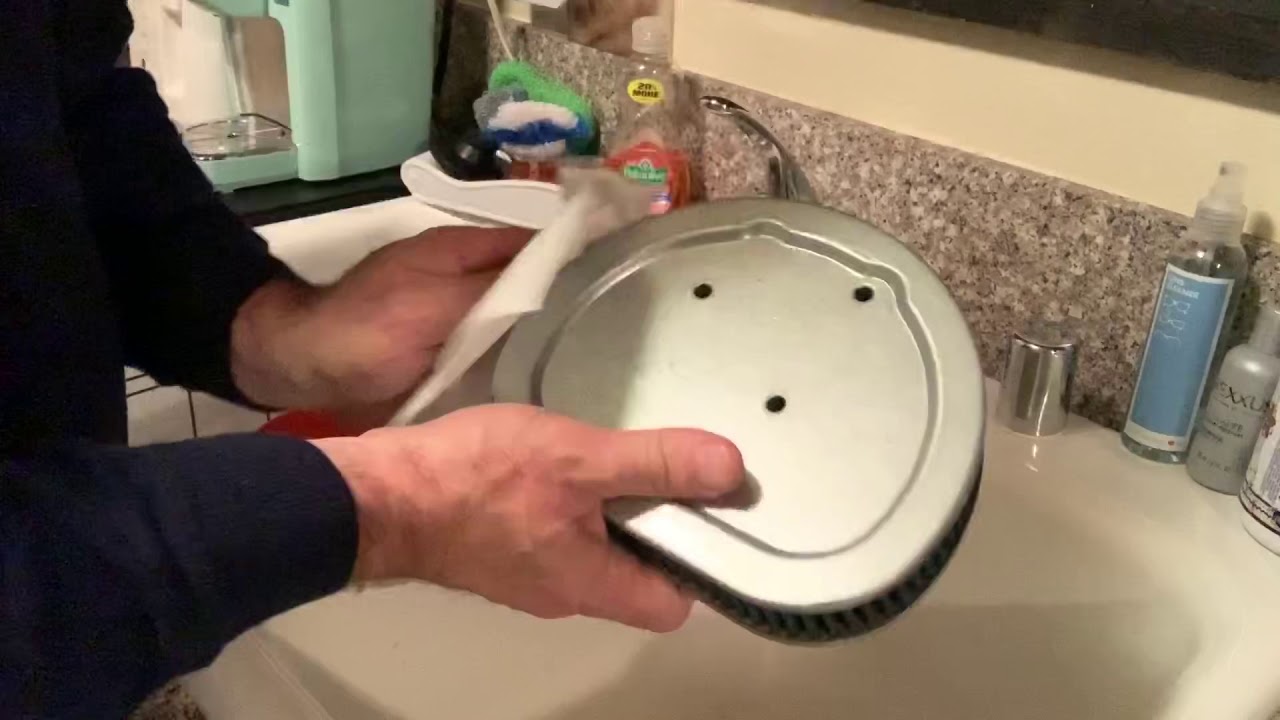 Cleaning my Heritage Softail Classic Air Filter