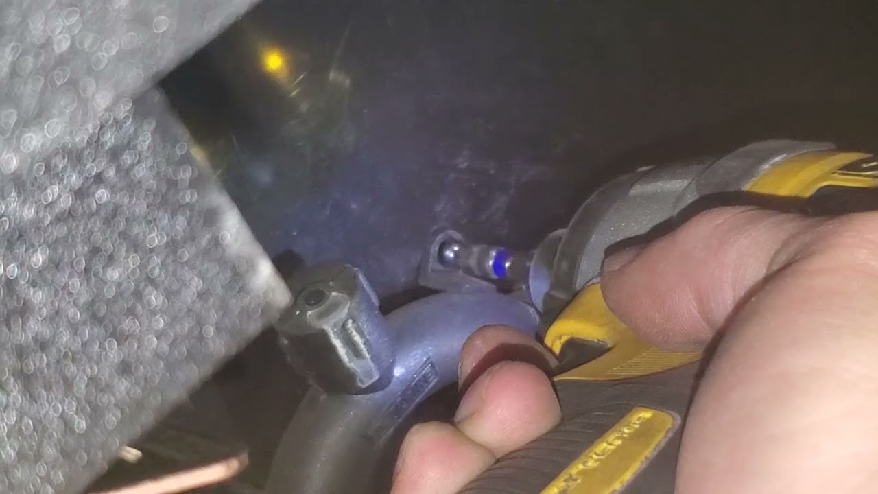 Back Seat Removal - Malibu Wakesetter Boat, 2007 Model year