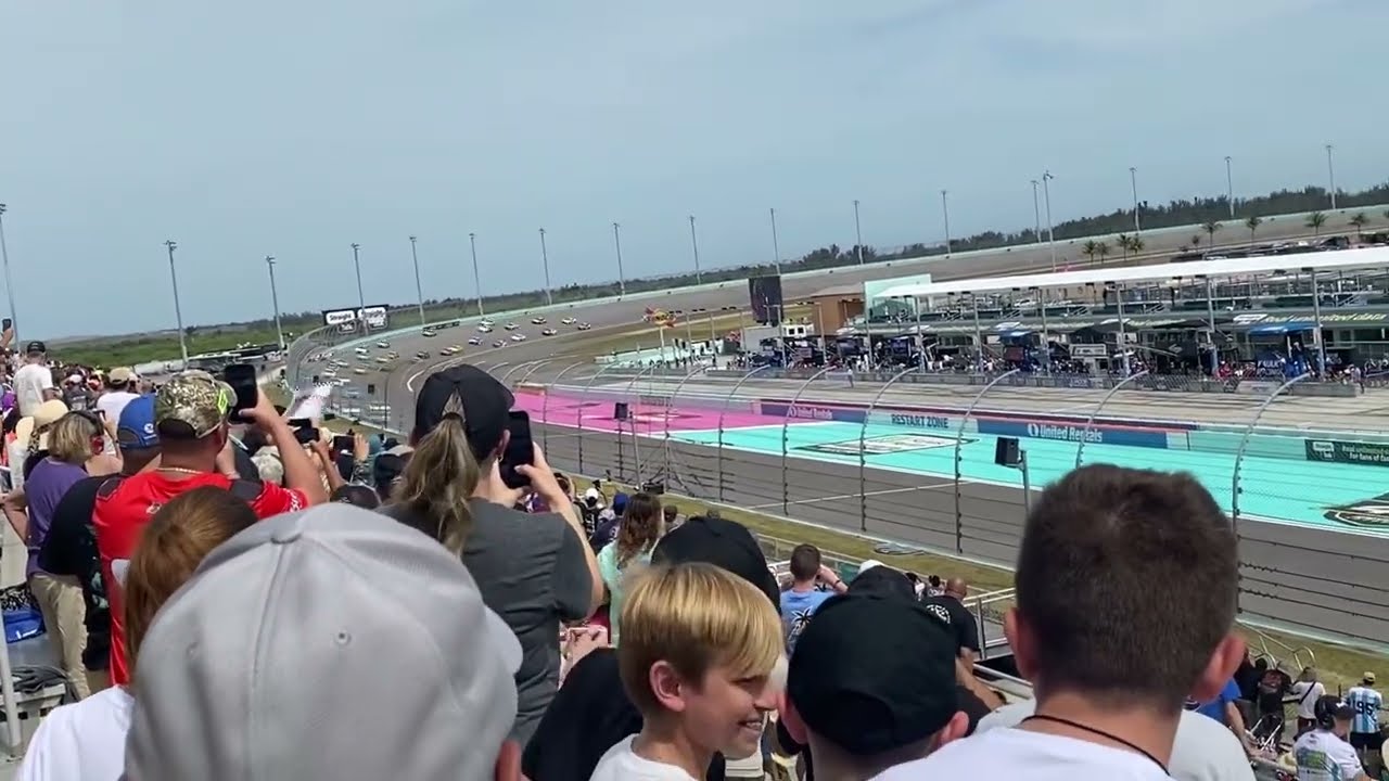 2025 NASCAR Winston Cup Series at Homestead-Miami start and finish burnout 