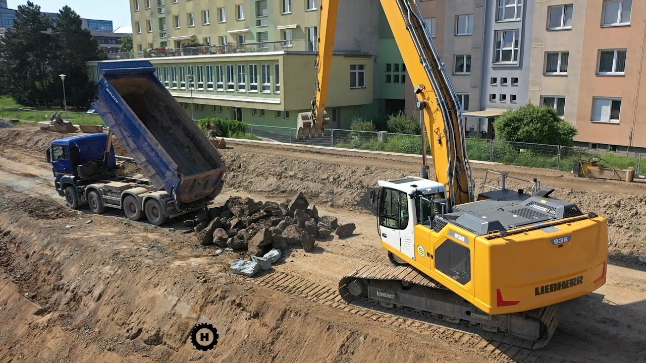 Liebherr 938 long reach a Cat 330 s 3D nivelací Trimble