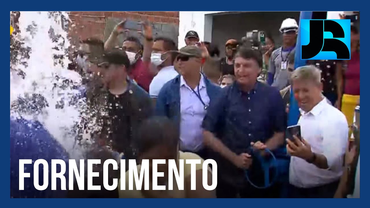 Em Alagoas, Bolsonaro participa da inauguração de obras que levarão água à zona rural