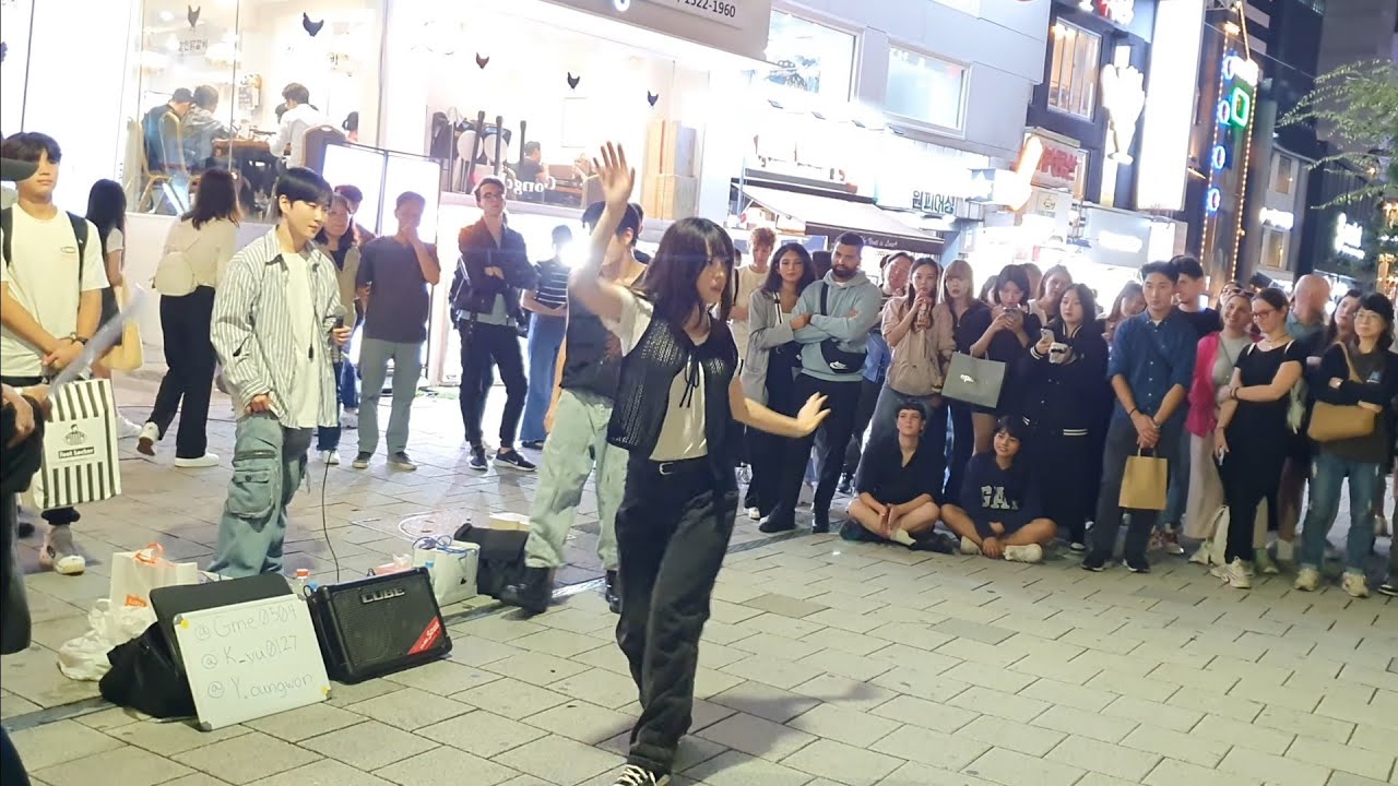 [STREET ARTIST] YU KAGAWA, HYOJIN & YOUNGWON. INTERACTIVE HONGDAE BUSKING. 230927.