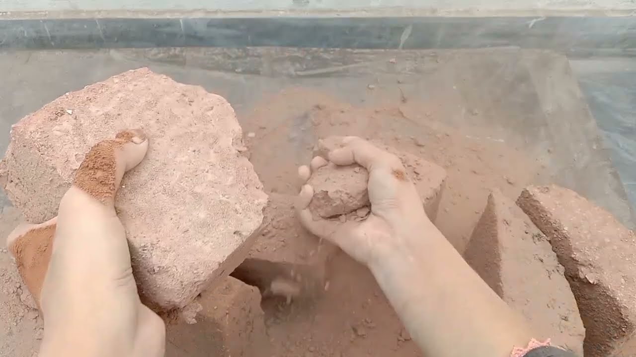 New video gritty Red ♥️ dirt water and dry crumbling 🤤 🤤 3 March 2026