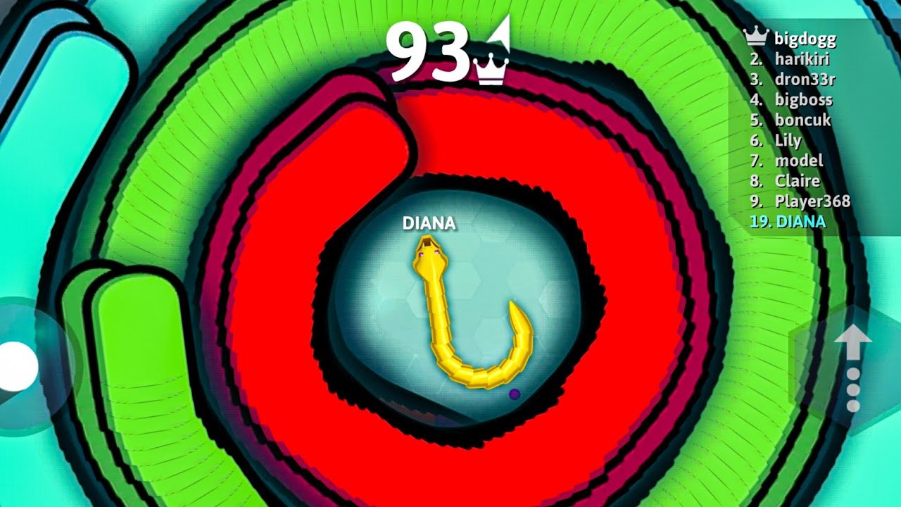 OMG🐍 GOLD SNAKE STUCKS MIDDLE OF THE GIANT SNAKES 🐍 EPIC SNAKEIO GAMEPLAY 