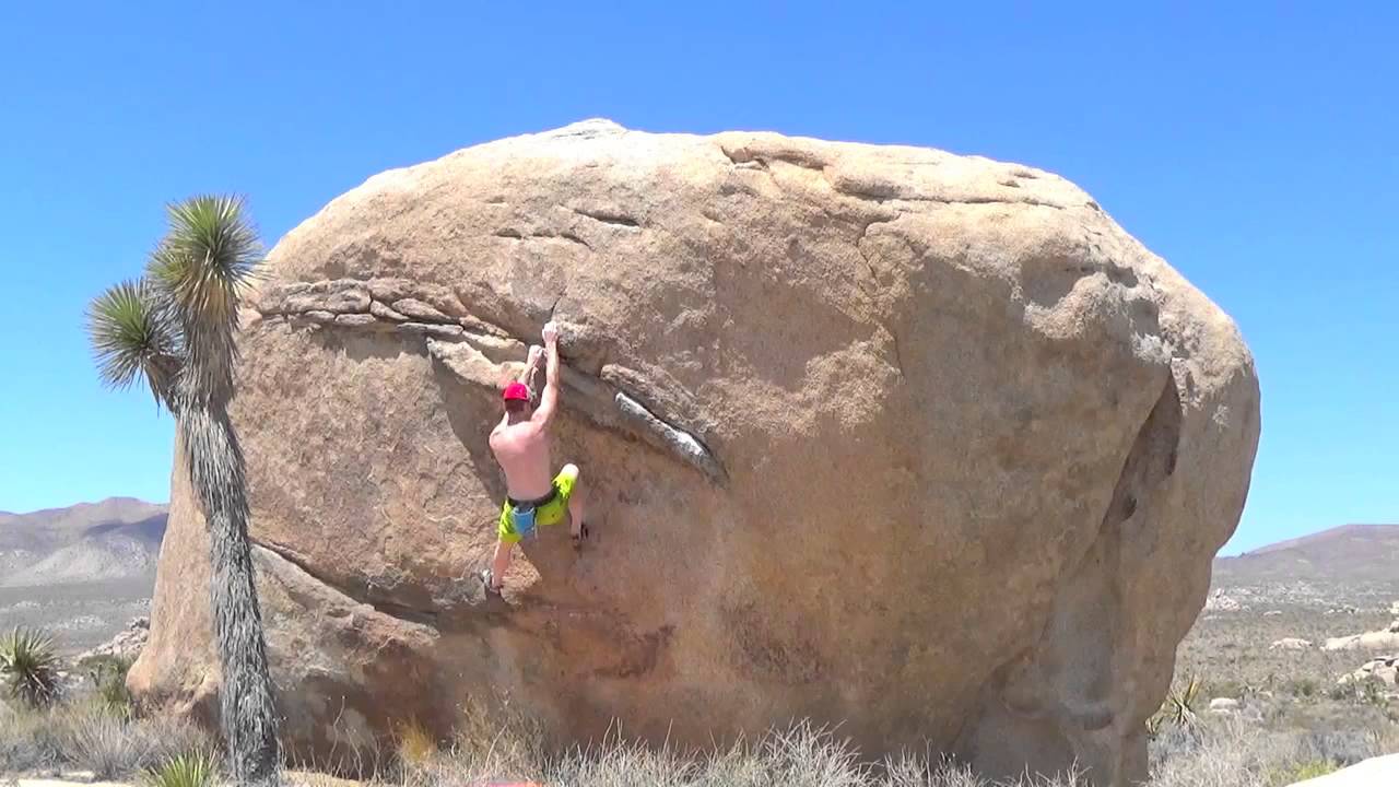 Joshua Tree Bouldering: Mirage V3**