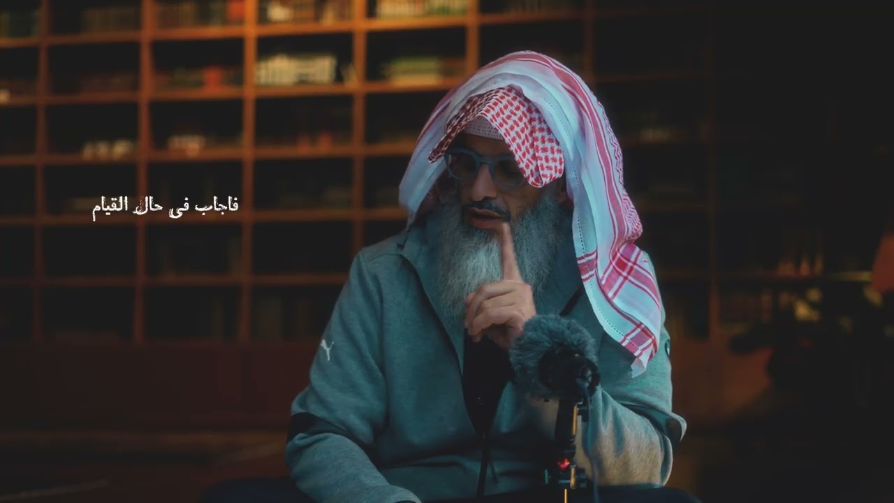 أين يضع المصلي يديه في الصلاة؟ جواب ابن باز