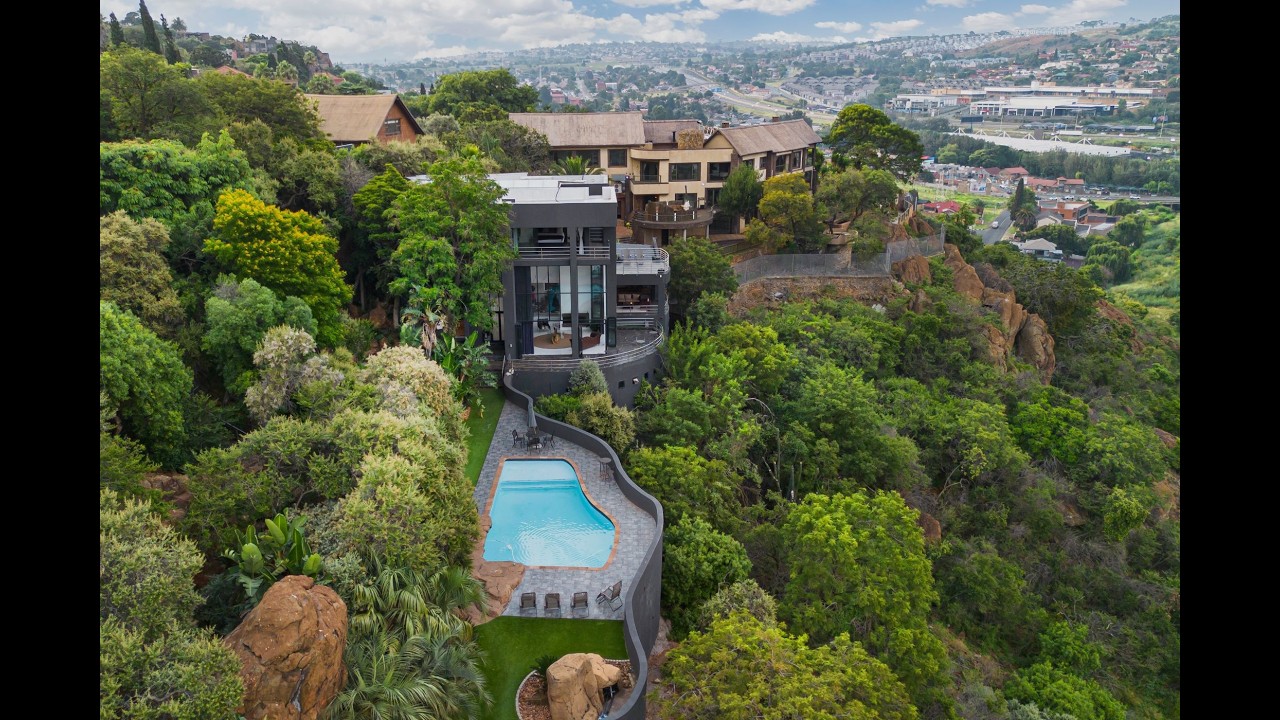 5 Bedroom House for sale in Glenvista