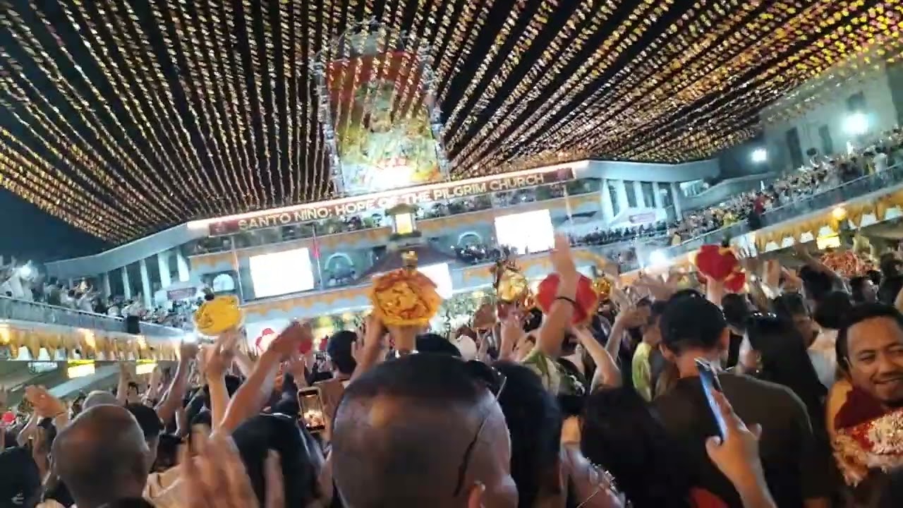 Traditional Sinulog dance after the mass #FiestaSeñor2025 #vivapitsenyor #sinulog2025