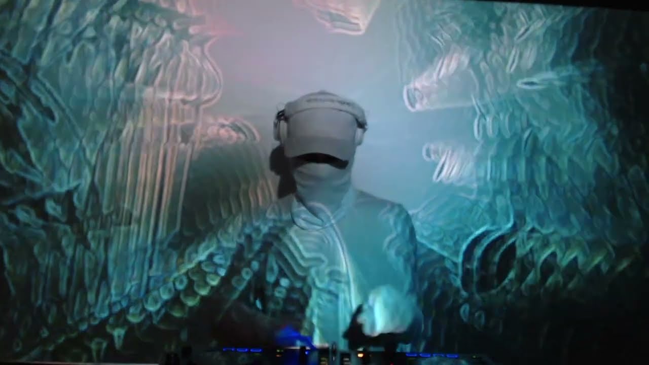 Camouflage Room 004: Blue Planet &mdash; Live AV DJ Set (Deep House / UK Garage / Techno) | flashflooder