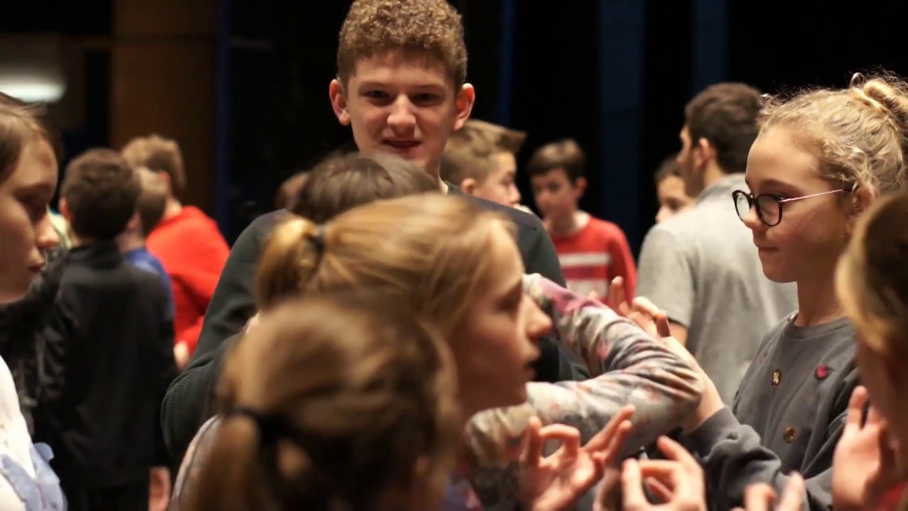 Atelier Théâtre Visuel & Gestuel en LSF collège V.Hugo Besançon 2018