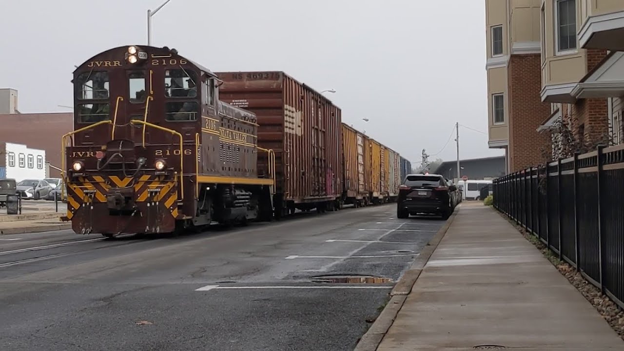 Juniata Valley Railroad Street Running! - 10/25/21 - Lewistown, PA (unedited smart phone video)
