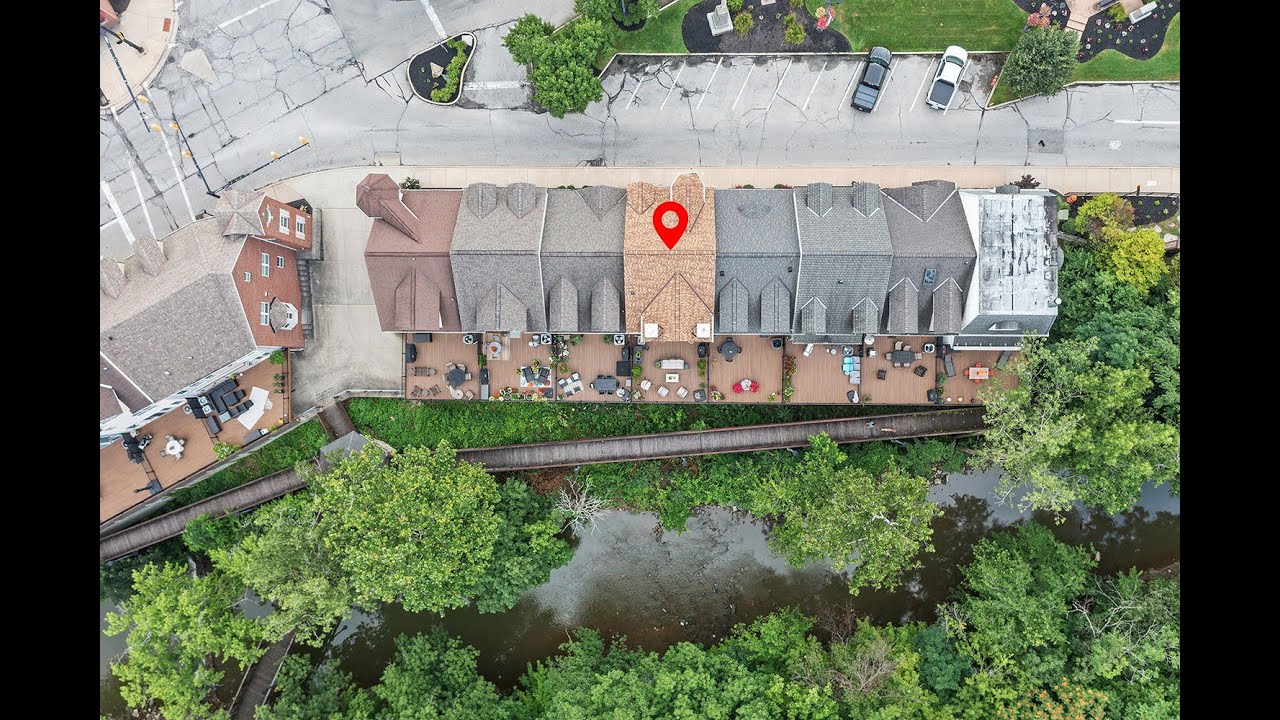 51 Riverside Dr in Berea, OH