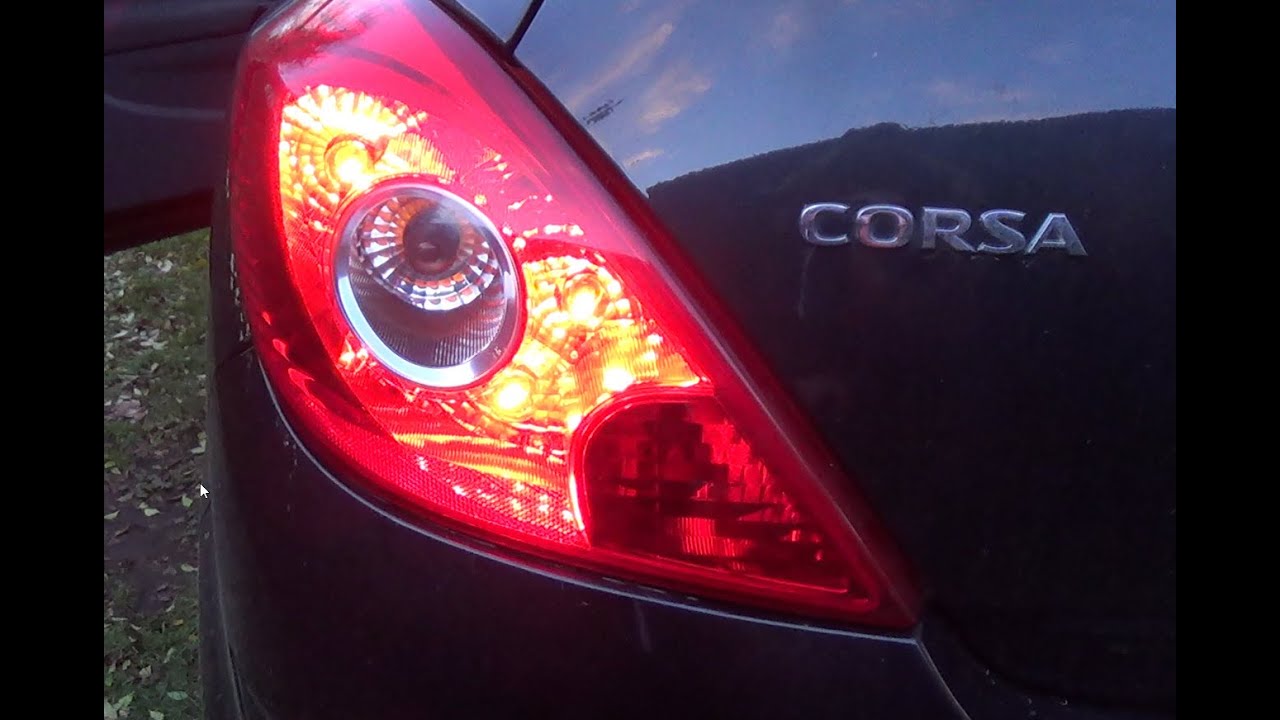 Replacing the 21W (BA15S) bulb in the tail light @ the left side : Opel Corsa D
