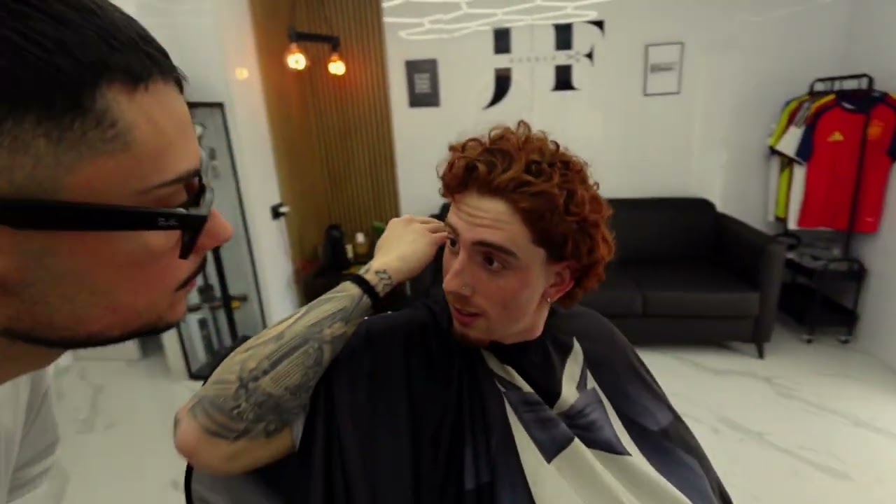 TIPOS de CLIENTE en la BARBERÍA💈 | Parodia