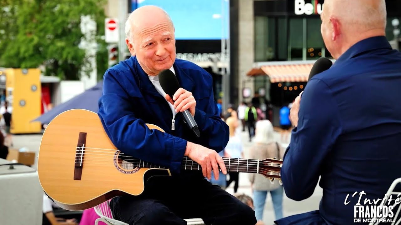 Claude LEMESLE, tr&eacute;s &eacute;mu, chante Joe Dassin et Sardou dans les rues de Montr&eacute;al