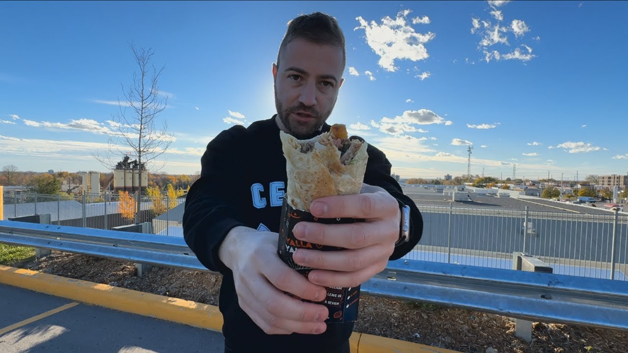 Shawarma vs Donair 🌯: Canada’s Sweet Twist on a Middle Eastern Classic 🇨🇦🌯