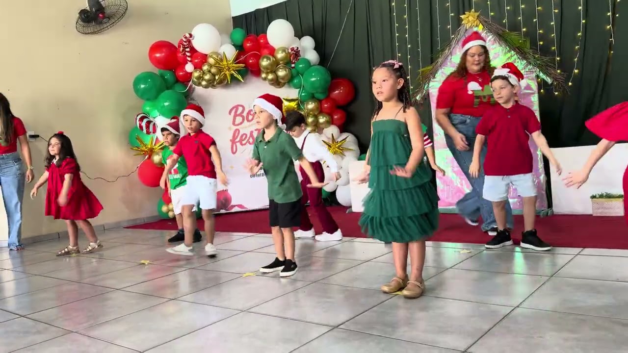 Vem que está chegando o Natal - Apresentação na escola 2025 - GF