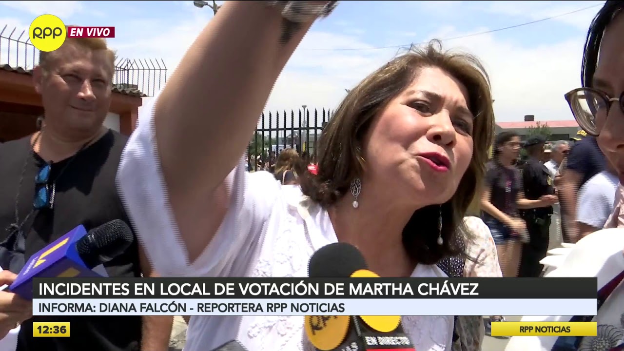 Martha Chávez se enfrentó a mujer que la llamó “corrupta”