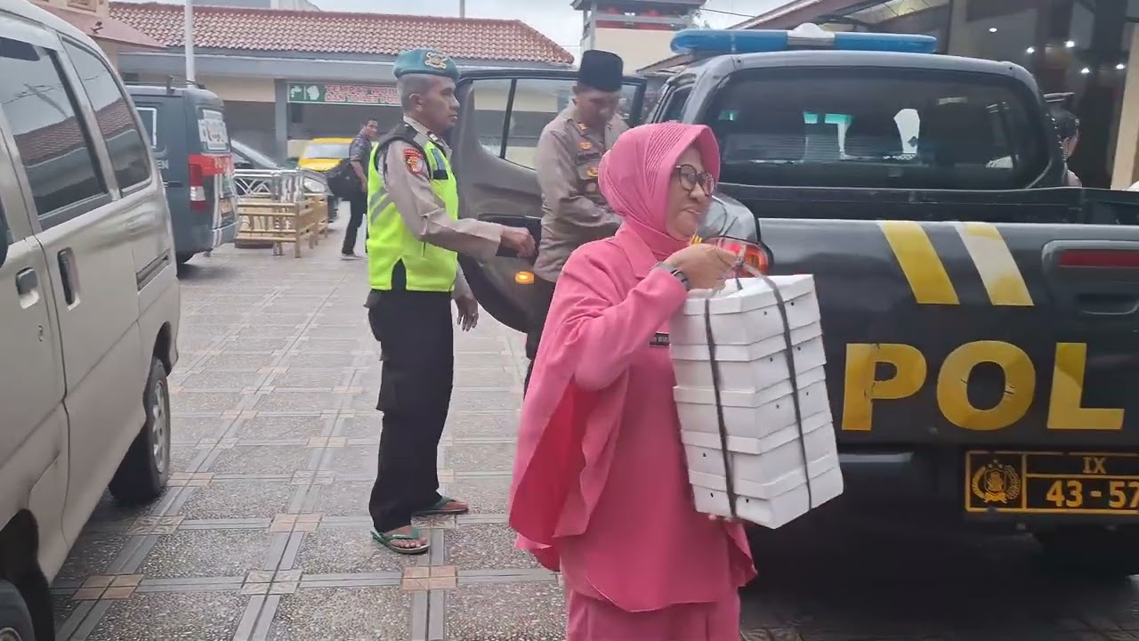 Polsek Pejagoan berbagi Takjil