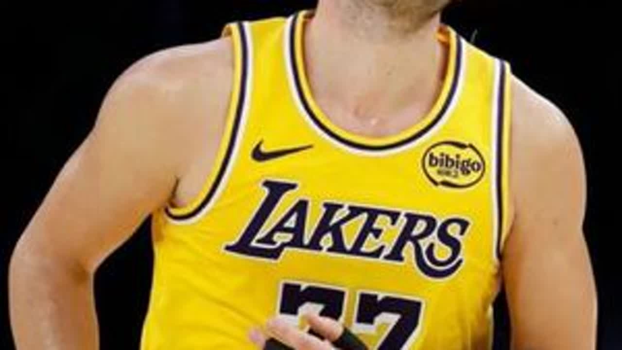 NBA戏精大赏 | 最后时刻湖人为何不上防守阵容？艾顿真的不如卡佩拉？#湖人 #詹姆斯 #东契奇 #艾顿#抖音球风挑战赛
