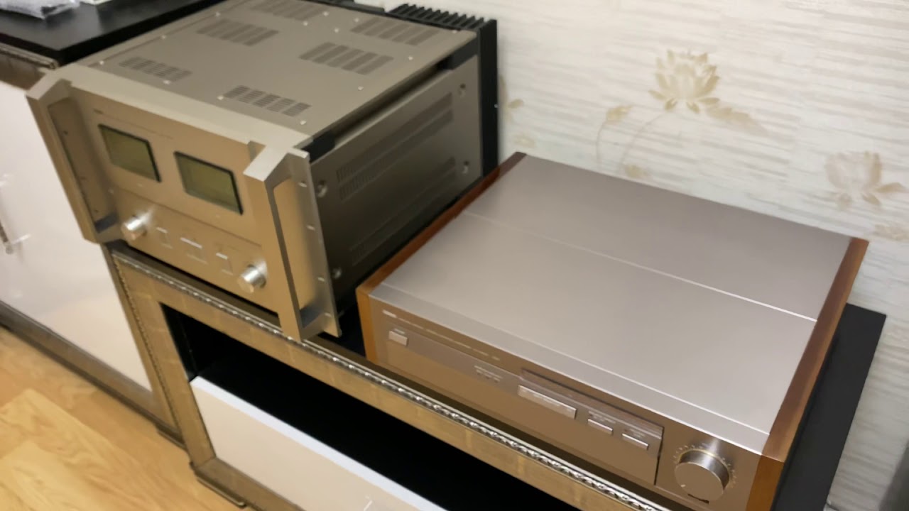 Yamaha CX-2000 High-End Pre Amplifier. Foe Sell. 2700&euro;. As New. 100 volt version. Remote Control.