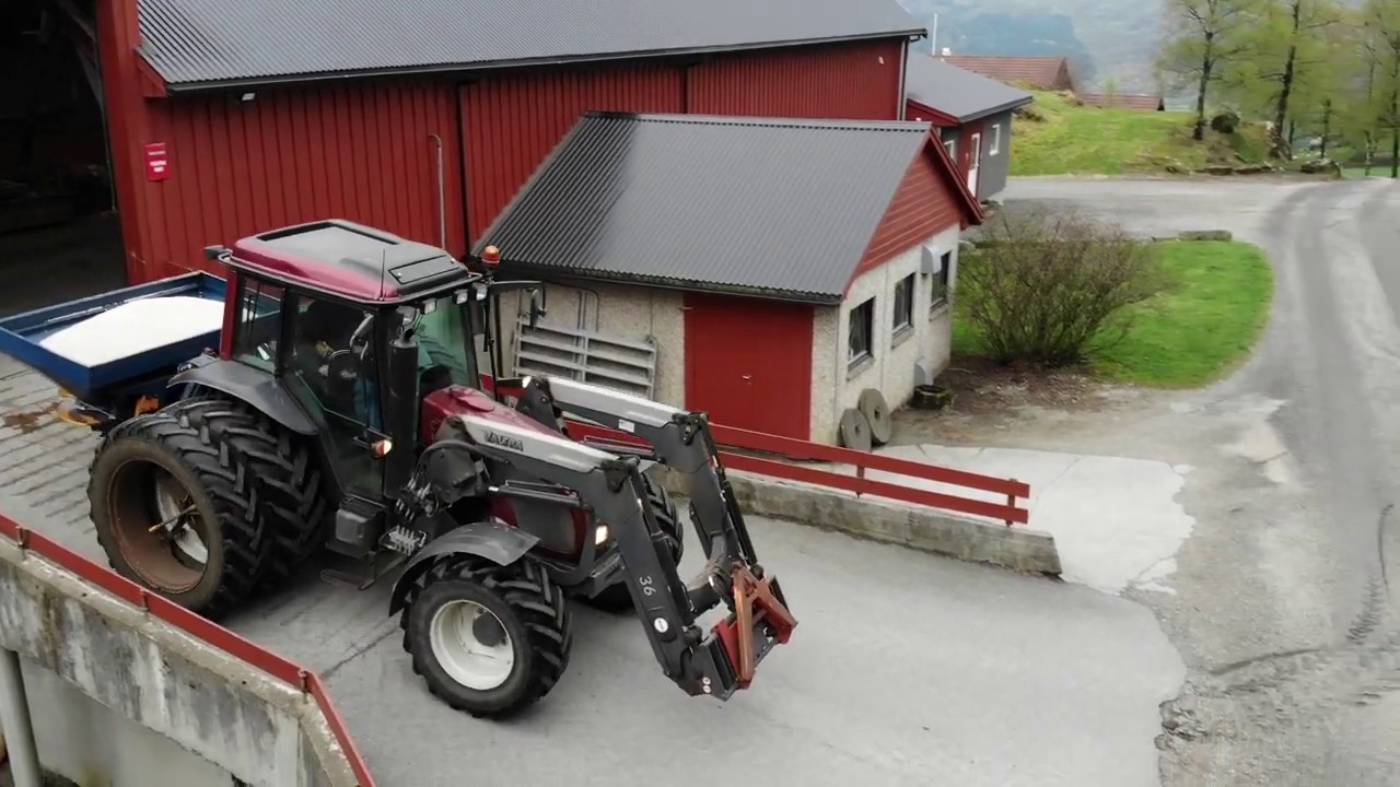 Fertilizing | Valtra A93 | Bogballe D600 | Norway