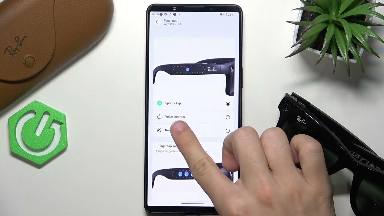 META Ray-Ban Wayfarer &ndash; How to Change Press and Hold Gesture