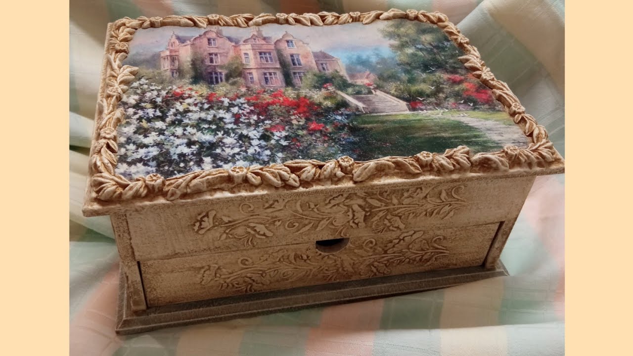 Ντεκουπαζ σε ξύλινο κουτί/ decoupage on wooden box