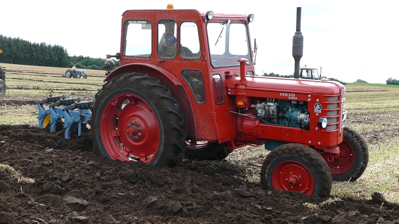 Volvo BM350 Ploughing w/ 3-Furrow Överum Plough at Plughing event in Vraa | DK Agro