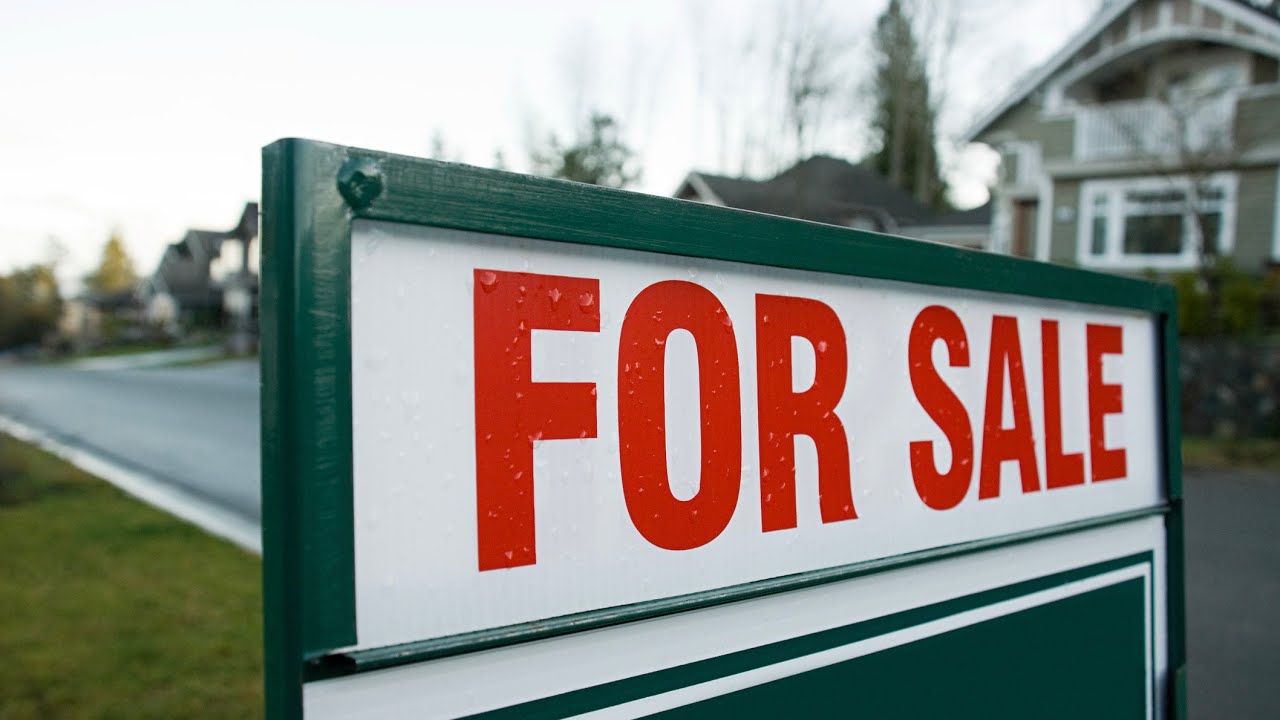 Pending home sales decline in February, consumer confidence wanes in March
