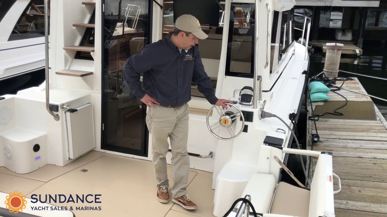 Cutwater 30 Command Bridge - Sundance Yachts