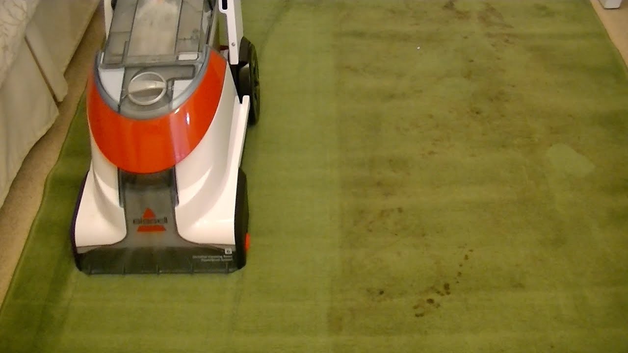 Cleaning a Filthy Rug With The Bissell Deluxe Carpet Washer