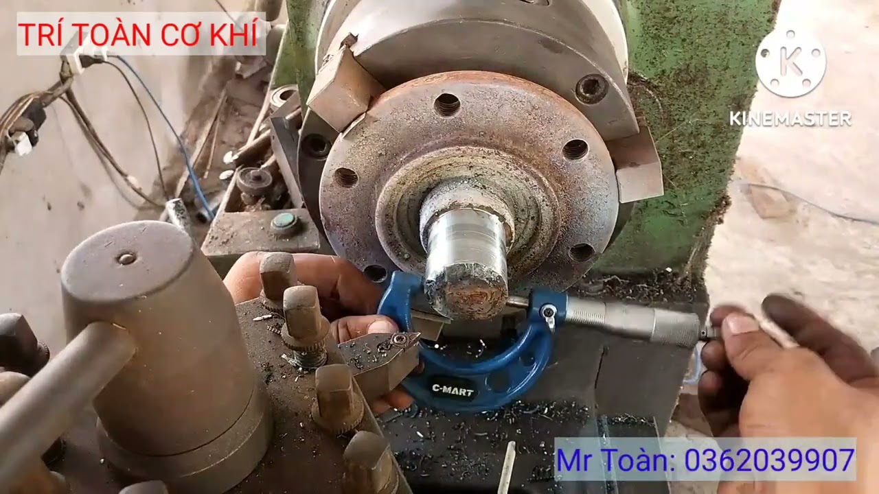 1 ngày làm việc của thợ tiện