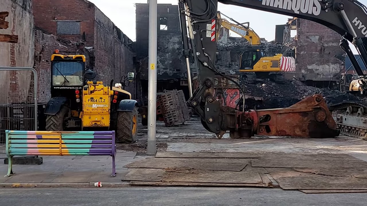 DEMOLITION SMART MART WATERLOO ROAD BLACKPOOL EARLY MORNING UPDATE 05/03/2026 FIRE BURNT BUILDING