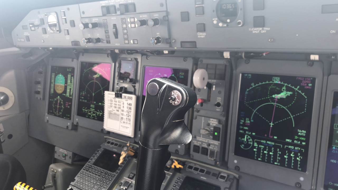 Q400 NextGen flight deck |4K|