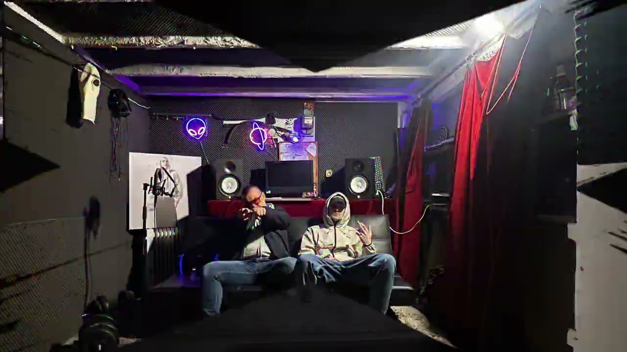 Karol'ek | SH1333 - Na kolanie w garażu