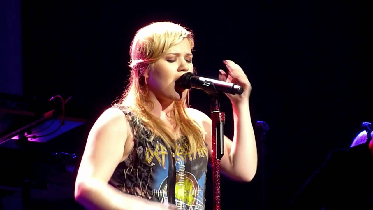 Kelly Clarkson - 'Breathe Me' (Sia Cover)