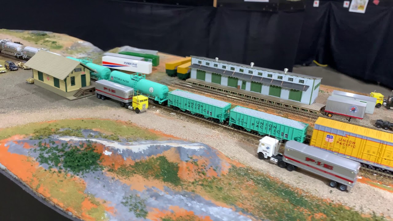 2019 National Train Show Free-moN layout flyover (n scale)