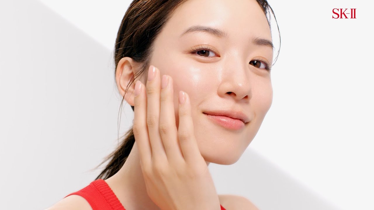 永野芽郁、真紅のノースリーブドレスで美肌全開／SK-Ⅱ新CM＋インタビュー＋メイキング