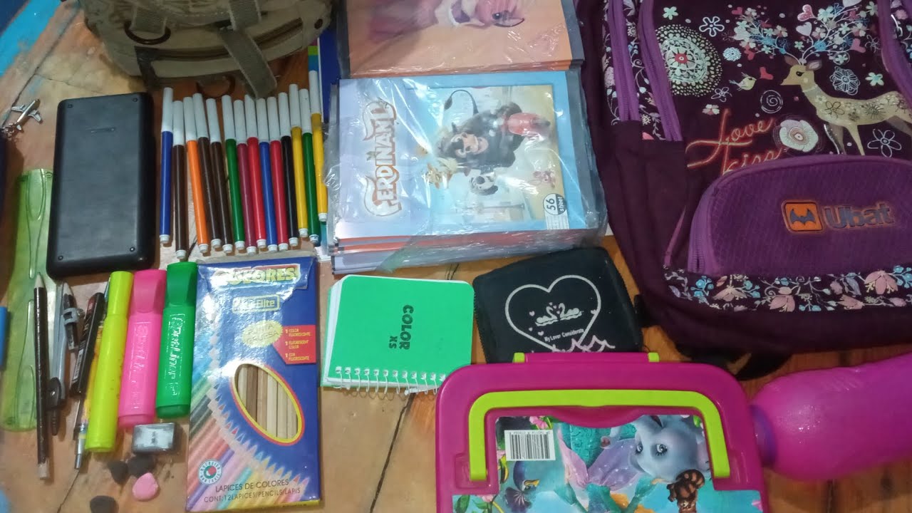 ماذا يوجد في حقيبه المدرسه ؟؟🤔🎒  بتاعتي 🎒+ شنطه اختي 👜  واهم الحاجات اللي ممكن ناخدها معانا ✌️😉