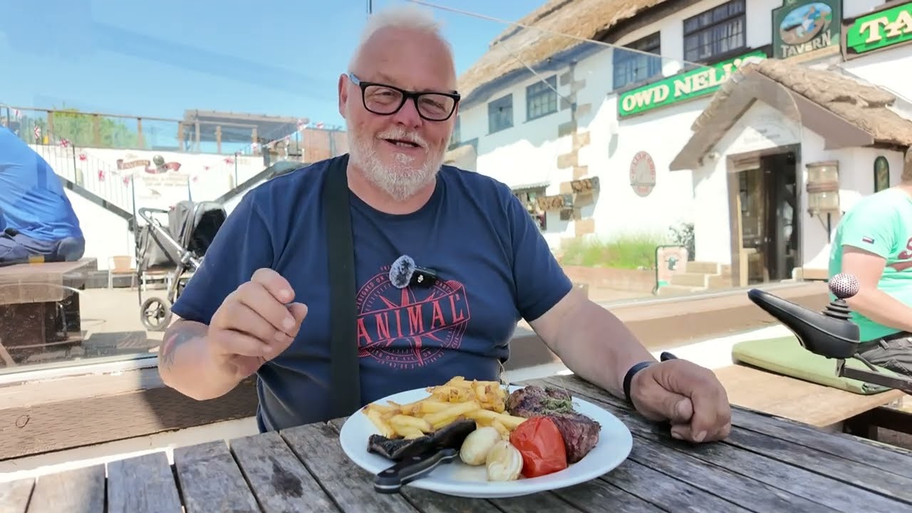 Arrival at Guy's Thatched Hamlet, Drone, Lunch, Room then a Sleep, Alone Again Naturally #Bilsborrow
