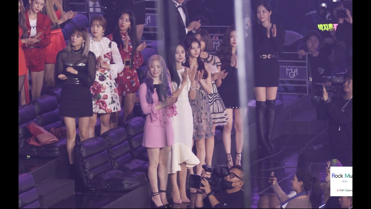 워너원 수상 축하해주는 트와이스 (TWICE)[4K 60P 직캠]@181106 락뮤직